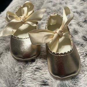 NWOT Gold baby ballerina slippers, size 2